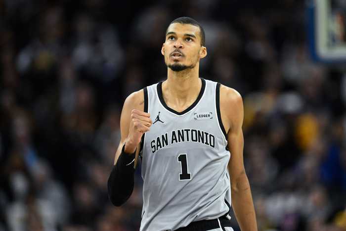 徐静雨：文班就是如今NBA的战力第一人 他未来能拿到至少10个DPOY